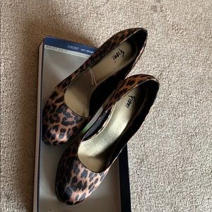 These leopard pumps hell a 4 inch heel